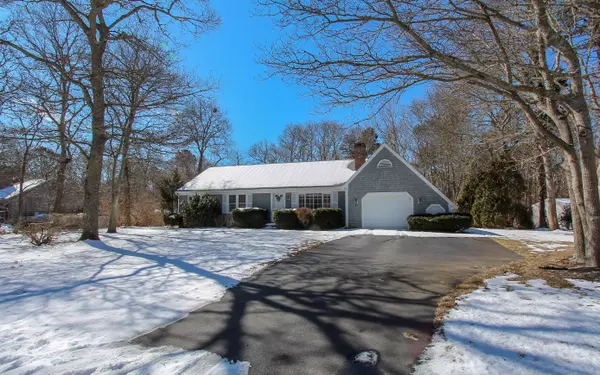 79 Goat Field Lane, West Hyannisport, MA 02672