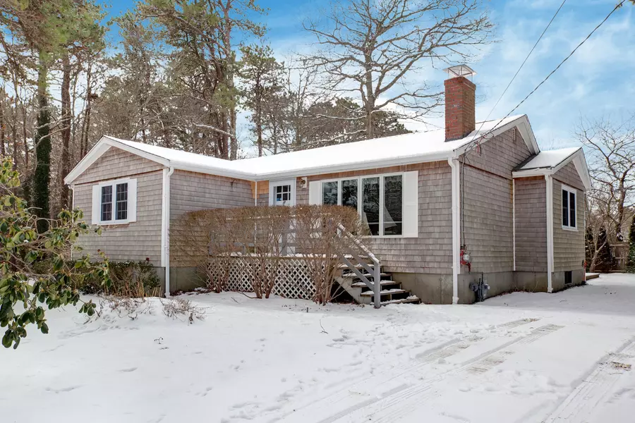 93 Blueberry Lane, Marstons Mills, MA 02648