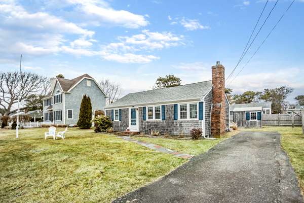 West Dennis, MA 02670,40 Shore Road