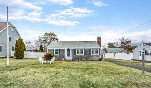 West Dennis, MA 02670,40 Shore Road