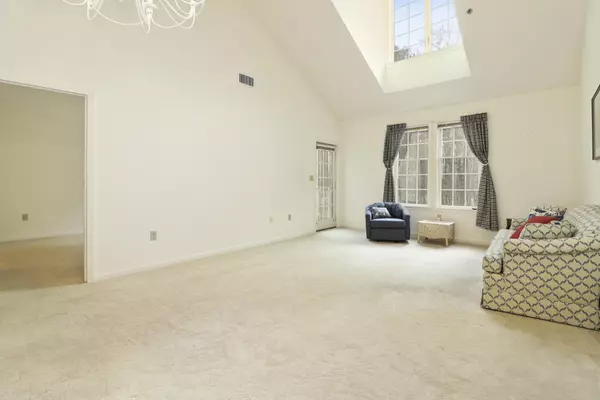 Yarmouth Port, MA 02675,1207 Heatherwood Drive #1207