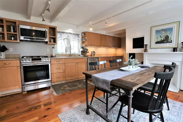 Yarmouth Port, MA 02675,496 Route 6A