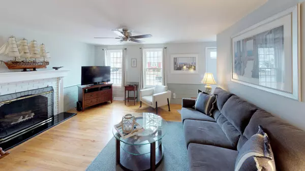 South Dennis, MA 02660,34 Chadwick Road