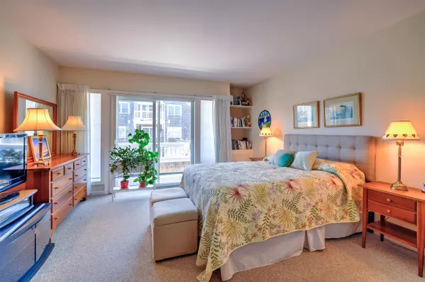 Chatham, MA 02633,912 Main Street #X212