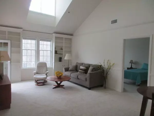 Yarmouth Port, MA 02675,1212 Heatherwood