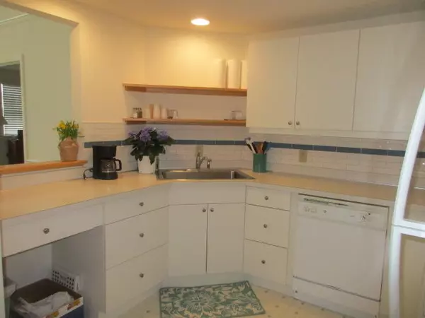 Yarmouth Port, MA 02675,1212 Heatherwood