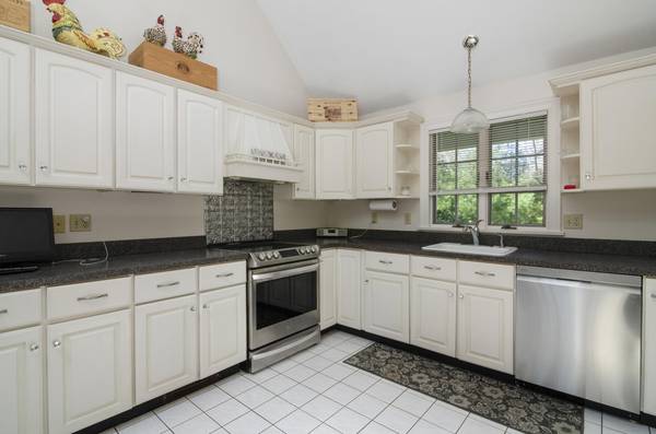 Centerville, MA 02632,425 Ames Way