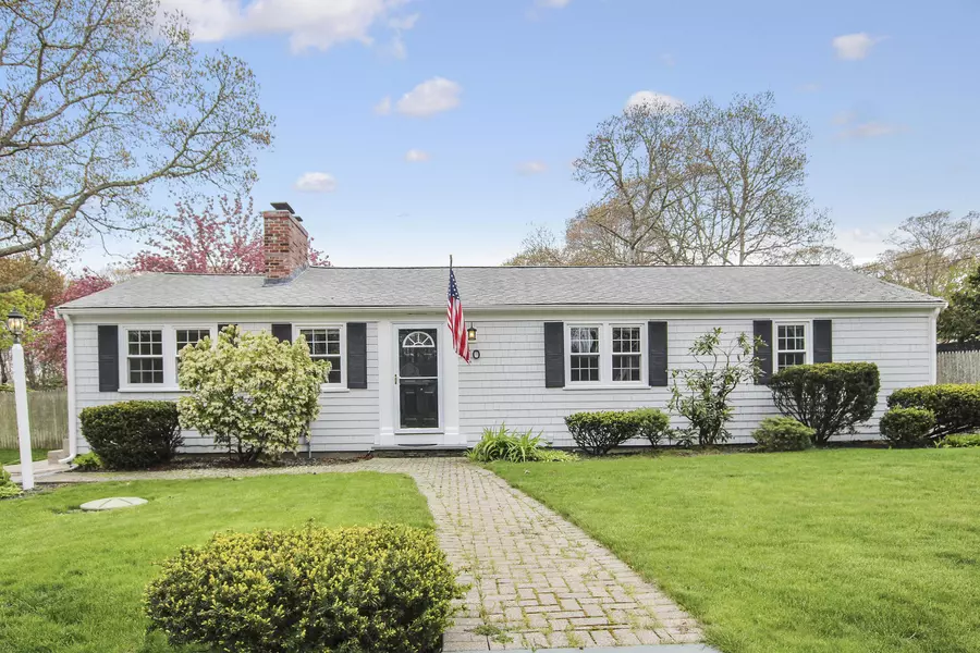 70 Fiddlers Circle, Hyannis Port, MA 02647