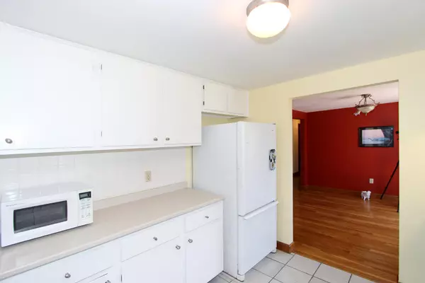 Yarmouth Port, MA 02675,11 Jonquil Road