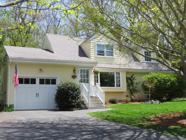 99 Hilltop Drive, Marstons Mills, MA 02648