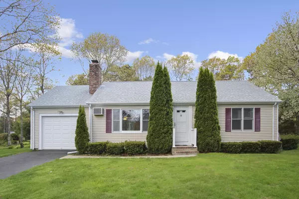 101 Cherrywood Lane, Marstons Mills, MA 02648