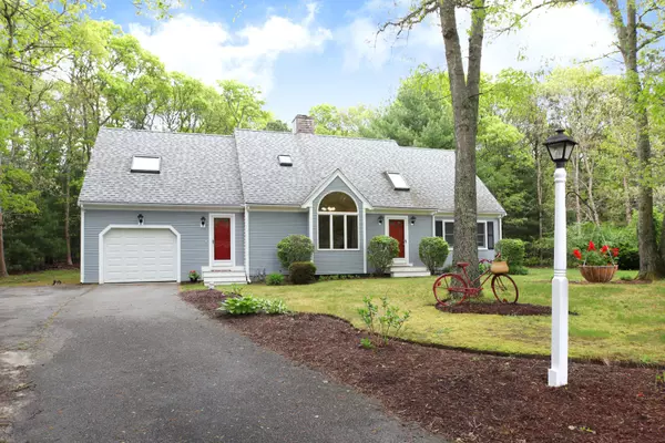 59 Stone Bridge Lane, Marstons Mills, MA 02648