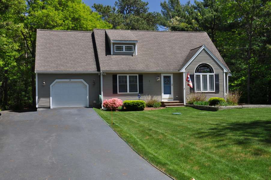 35 S Sandwich Road, Mashpee, MA 02649