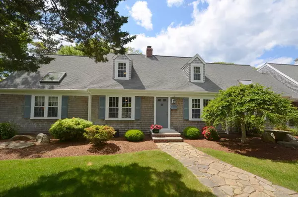 2 Seal Lane, Cataumet, MA 02534