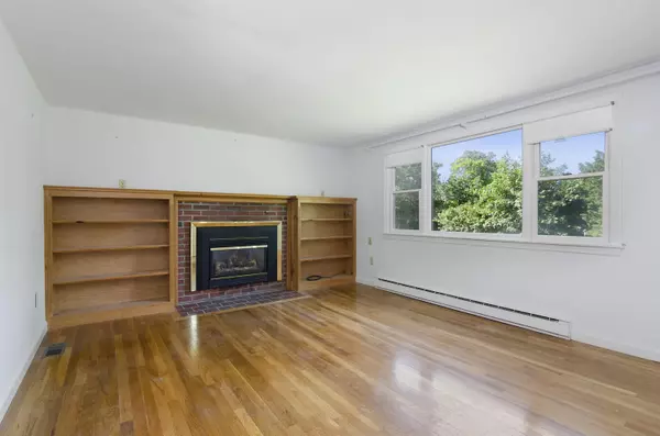 Yarmouth Port, MA 02675,262 Setucket Road