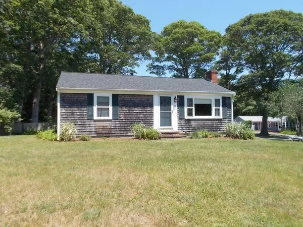 32 Chadwick Avenue, Centerville, MA 02632