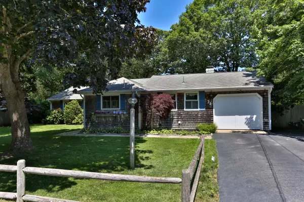 East Falmouth, MA 02536,34 Half Moon Circle