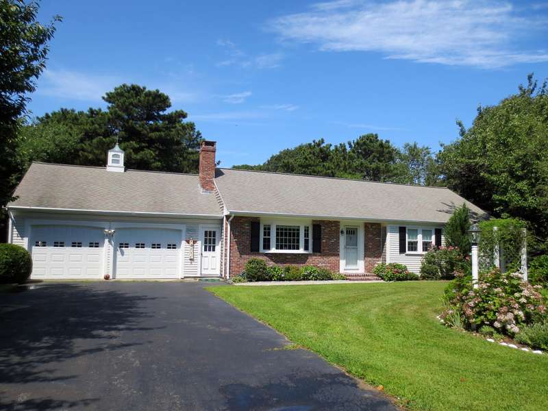 35 Briarfield Road, East Dennis, MA 02641