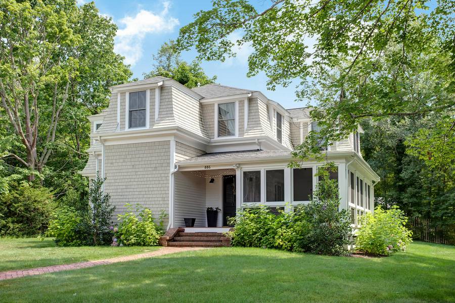 886 Main Street, Cotuit, MA 02635