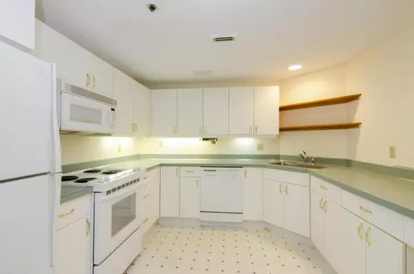 Yarmouth Port, MA 02675,4113 Heatherwood