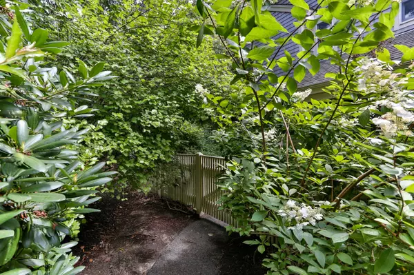 Yarmouth Port, MA 02675,1 Boxwood Cir