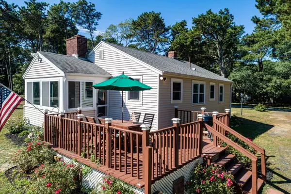Eastham, MA 02642,910 Kingsbury Bch Road