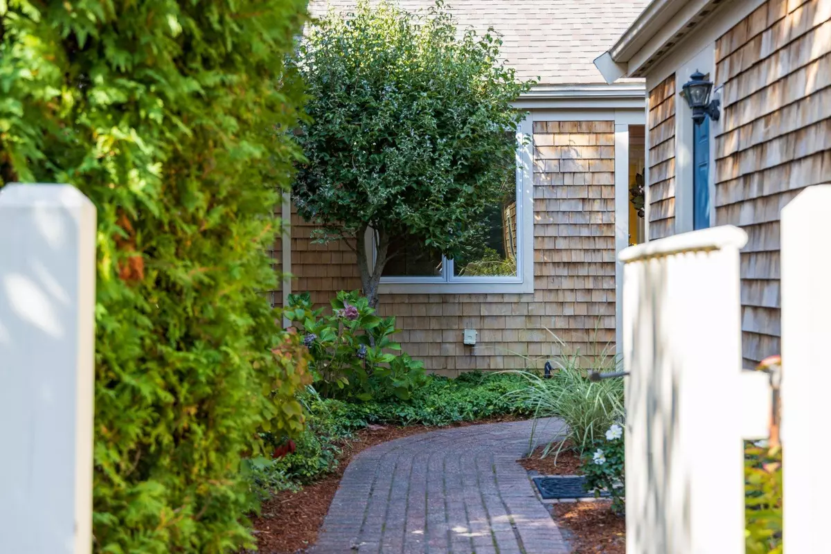 Yarmouth Port, MA 02675,15 Forest Gate