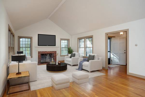 Cotuit, MA 02635,21 Lowell Road