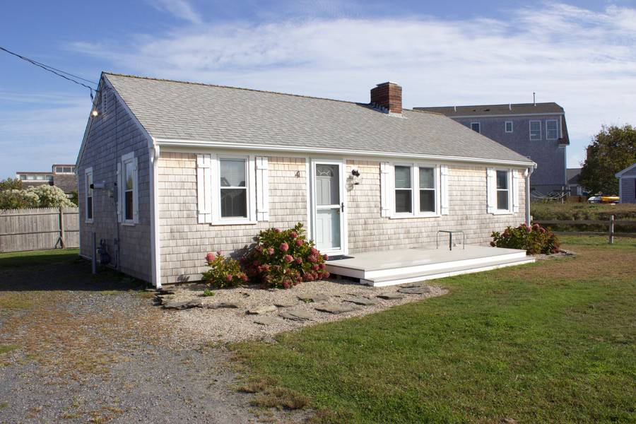 4 Beach Road, West Dennis, MA 02670