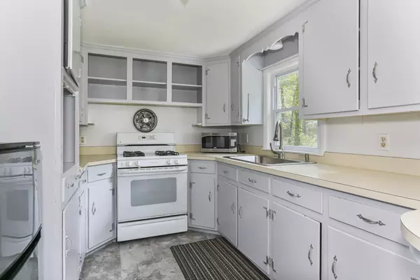 Centerville, MA 02632,905 West Main Street