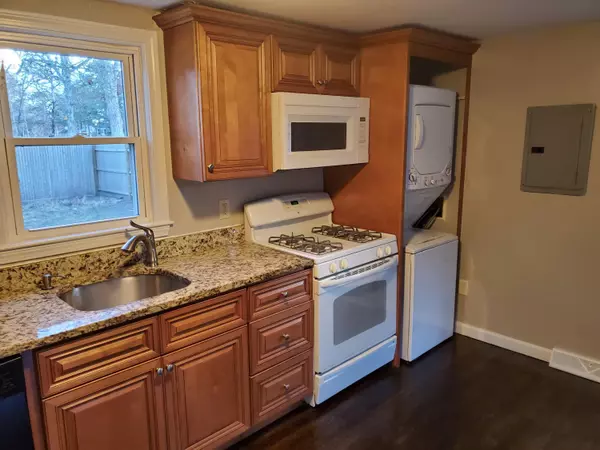 West Yarmouth, MA 02673,4 Circuit Road