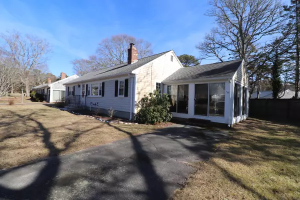 Dennis, MA 02638,4 Redwood Lane