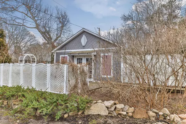 Yarmouth Port, MA 02675,7 Clark Road