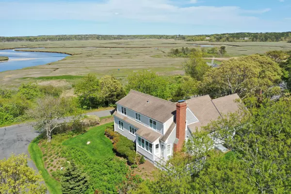 106 Pheasant Cove Circle, Yarmouth Port, MA 02675