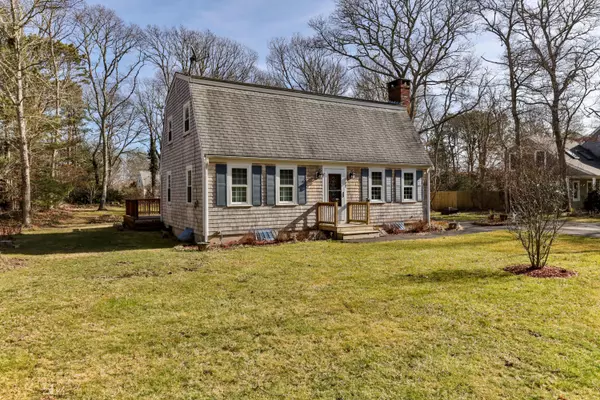 122 Skunknet Road, Centerville, MA 02632