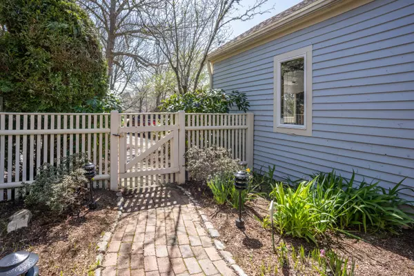 Yarmouth Port, MA 02675,88 Kates Path