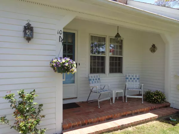 Yarmouth Port, MA 02675,10 Kencomsett Circle