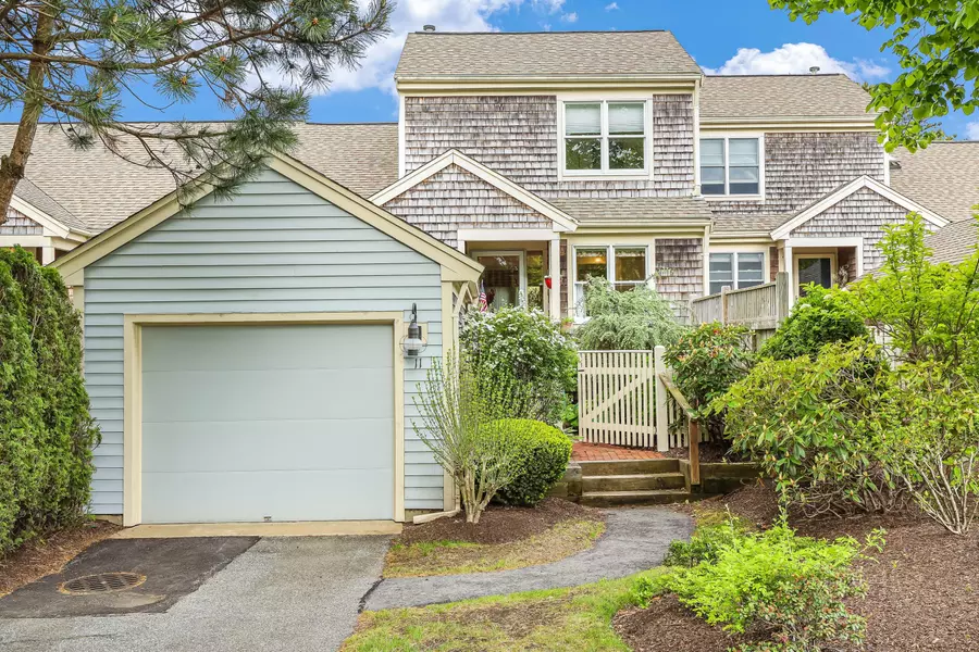 11 Pine Grove, Yarmouth Port, MA 02675