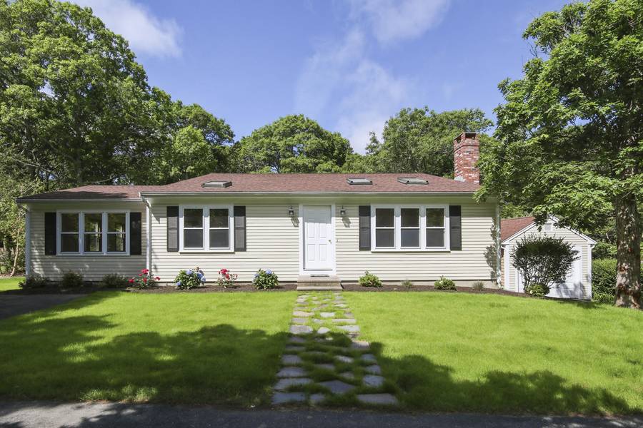 725 Old Stage Road, Centerville, MA 02632