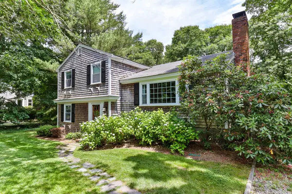 Osterville, MA 02655,116 Hinckley Circle