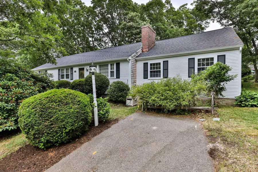 12 Waggon Road, Yarmouth Port, MA 02675