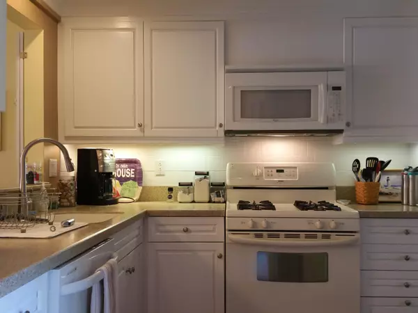 Yarmouth Port, MA 02675,71 Kates Path