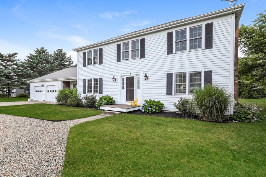 7 Wellfield Road, Forestdale, MA 02644