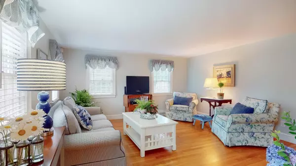 West Dennis, MA 02670,80 Garfield Lane