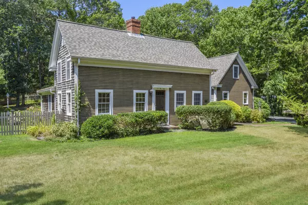 Yarmouth Port, MA 02675,25 Pine Street