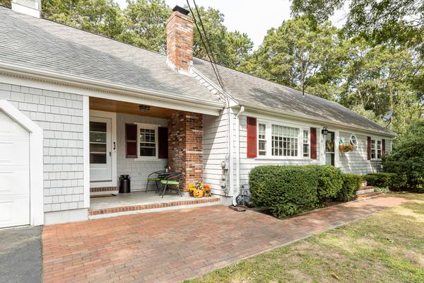 26 Butternut Circle, Cotuit, MA 02635