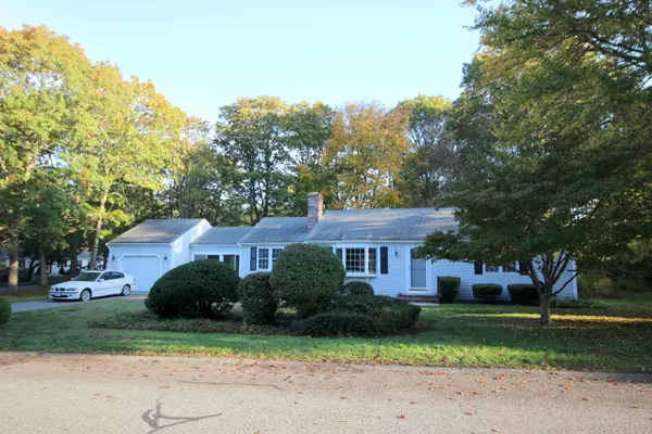 26 Henry F Loring Road, Centerville, MA 02632