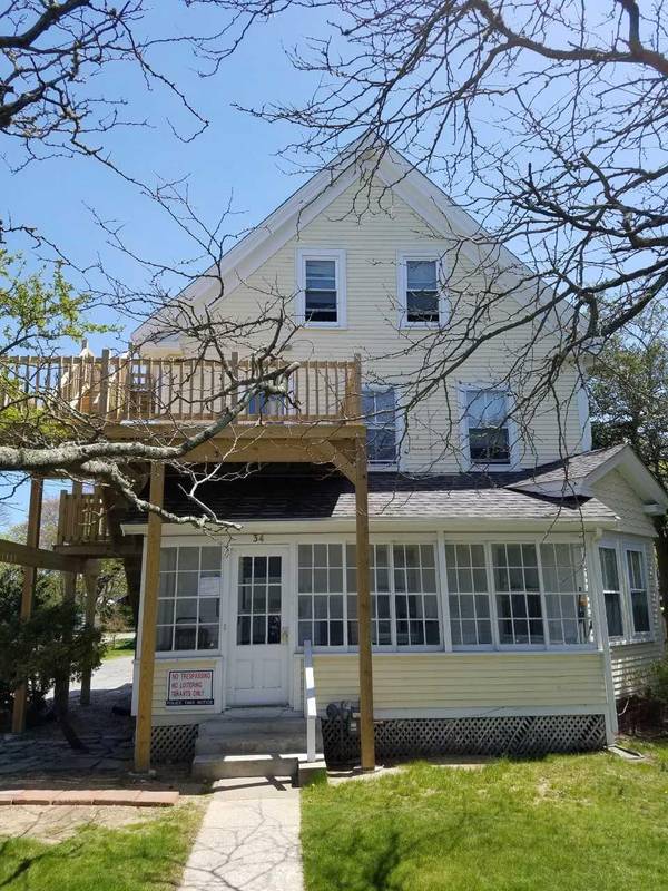 34 Yarmouth Road, Hyannis, MA 02601