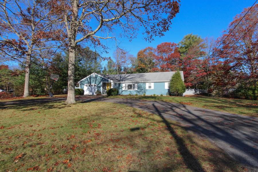 47 Foxglove Road, Centerville, MA 02632