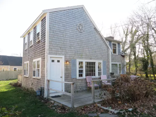 Hyannis, MA 02601,306 Oak Neck Road